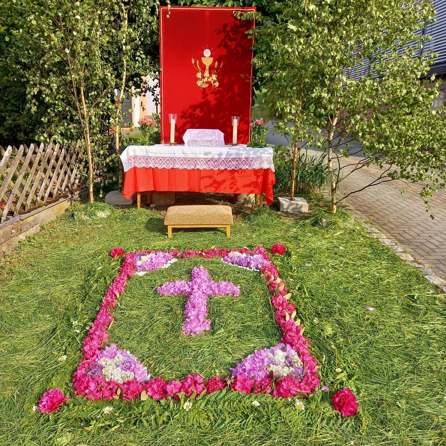 1. Altar